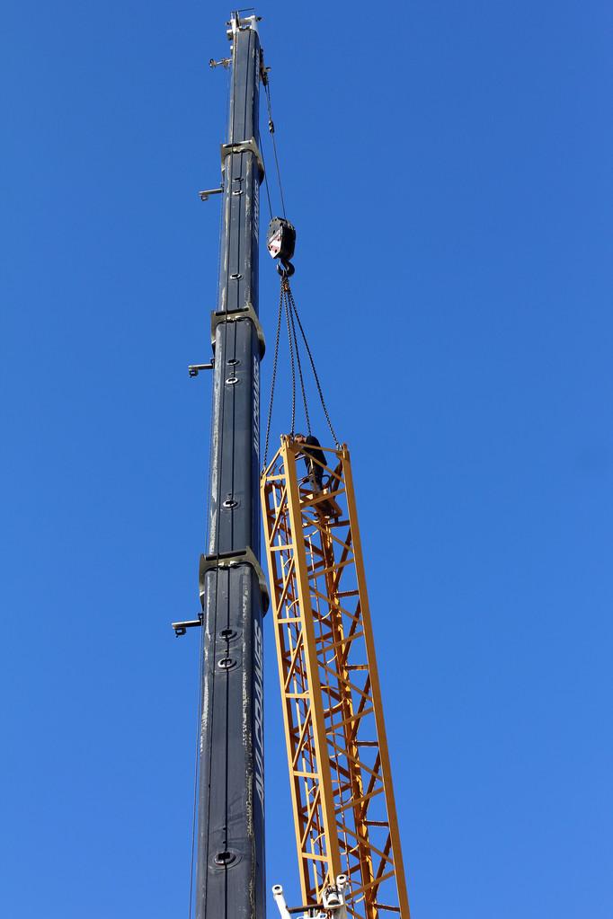 塔吊93 #塔機(jī)租賃拆回庫房,待幾天安裝, 一日不脫貧,搞" href="https://v.paixin.com/photocopyright/21467911